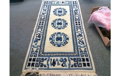 TAPIS MOTIF BLANC ET BLEU 90x180