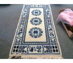 TAPIS MOTIF BLANC ET BLEU 90x180