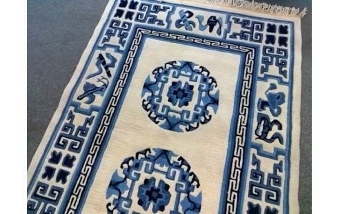 TAPIS MOTIF BLANC ET BLEU 90x180