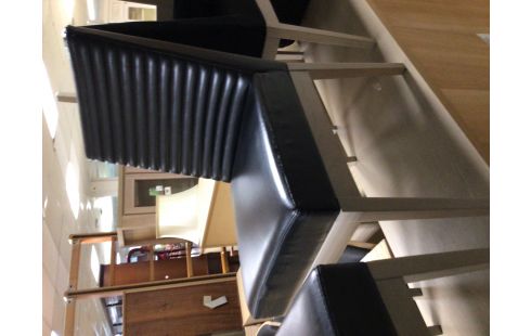 4 CHAISES MODERNE SIMILI EN ETAT