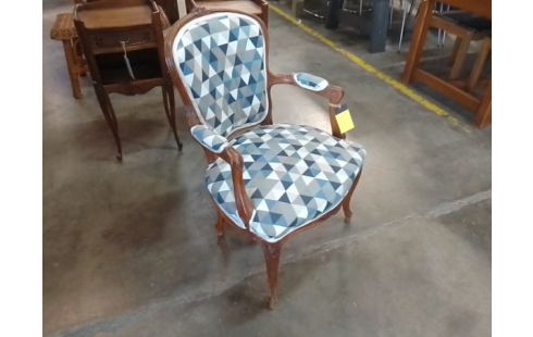 FAUTEUIL STYLE LOUIS XV RELOOKE