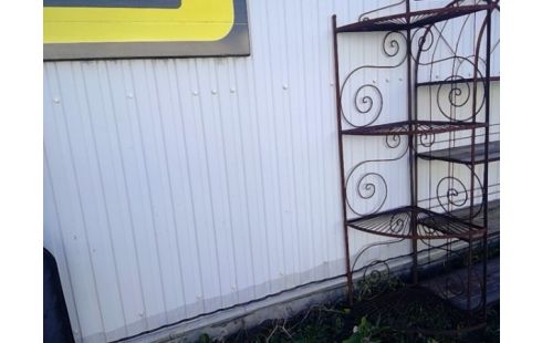 REK VOOR PLANTEN IN IJZER