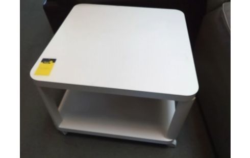 TABLE BASSE BLANCHE 64X64 SUR ROULETTES