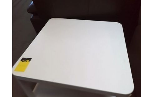 TABLE BASSE BLANCHE 64X64 SUR ROULETTES