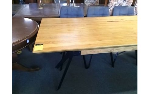 TABLE MODERNE 180X90 (UN ECLAT DANS UN COIN)