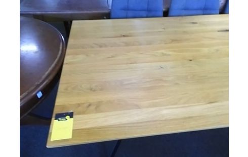 TABLE MODERNE 180X90 (UN ECLAT DANS UN COIN)