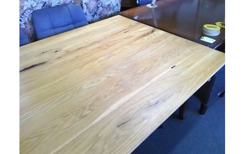 TABLE MODERNE 180X90 (UN ECLAT DANS UN COIN)