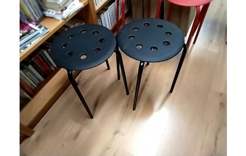 TABOURET NOIR unitaire TABOURET NOIR UNITAIRE