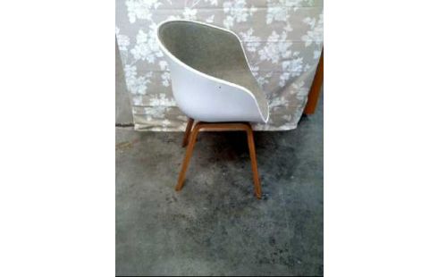 STUHL GEST. HOLZ <HAY> ABOUT A CHAIR AAC 22