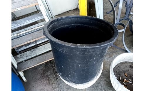 POT DE FLEUR PLASTIQUE