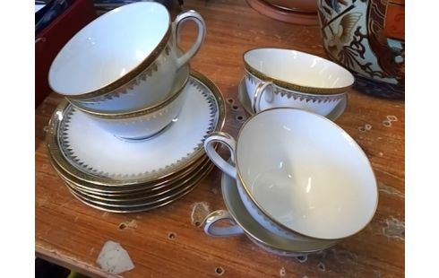 SERVICE DE TASSES AVEC SOUCOUPES LIMOGES
