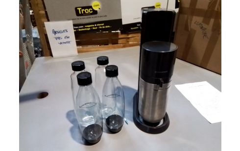 SODASTREAM NOIR +4 BOUTEILLES