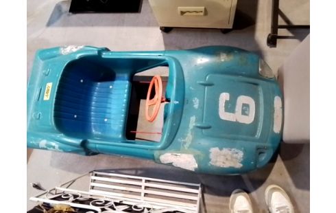 VOITURE A PEDALES BLEUE