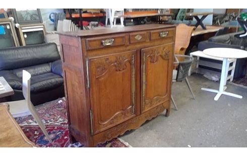 BUFFET ALT EICHE GESCHNITZT