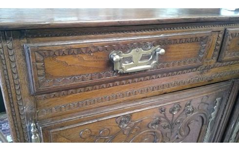 BUFFET ALT EICHE GESCHNITZT