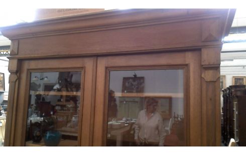 VITRINE CHENE 2 PORTES / 2 TIROIRS