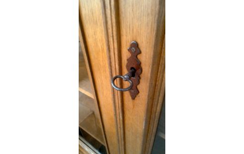 VITRINE CHENE 2 PORTES / 2 TIROIRS