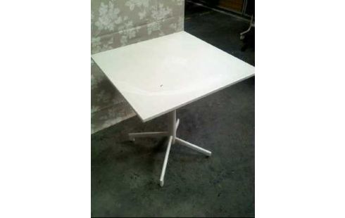 TABLE DE JARDIN