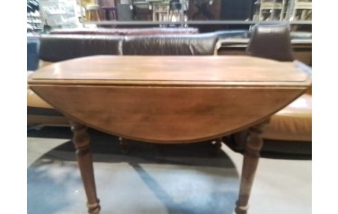 TABLE A VOLETS