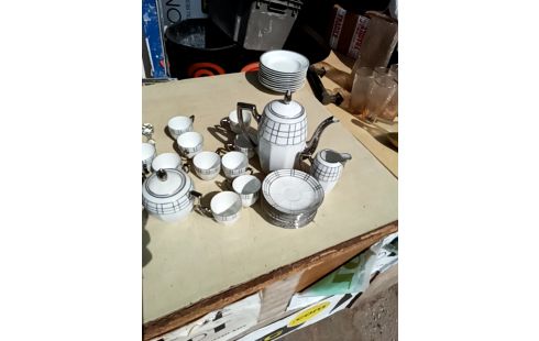 SERVICE A CAFE STYLE ART DECO