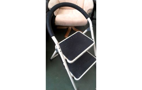 ESCABEAU ECRU NOIR