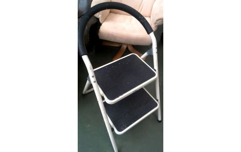 ESCABEAU ECRU NOIR