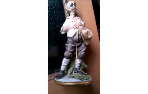 BEELDJE MAN MET HOED CAPO DI MONTE