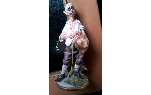 BEELDJE MAN MET HOED CAPO DI MONTE