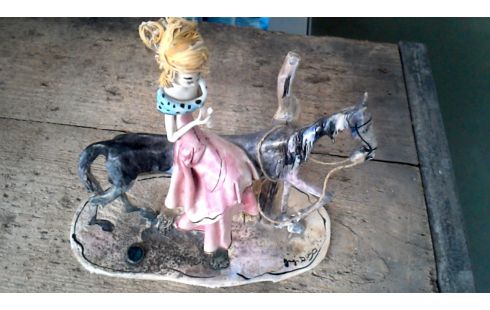 STATUETTE