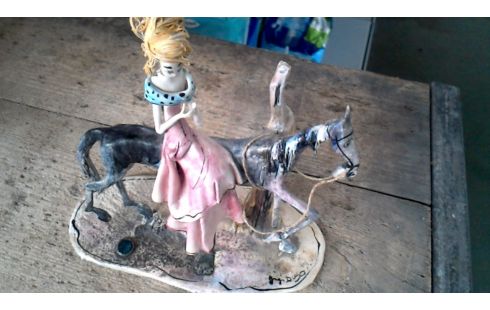 STATUETTE