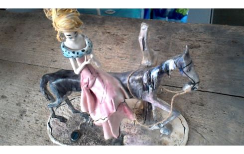 STATUETTE