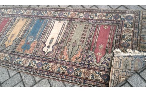 TAPIS NOUE MAIN BLEUE VERTE ROUGE