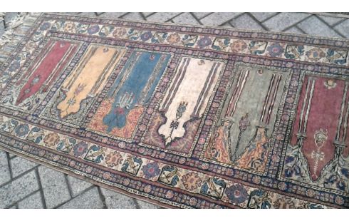 TAPIS NOUE MAIN BLEUE VERTE ROUGE