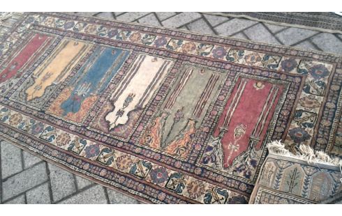 TAPIS NOUE MAIN BLEUE VERTE ROUGE