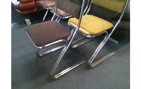 LOT DE 4 CHAISES MARRON (UNE EN L'ETAT)