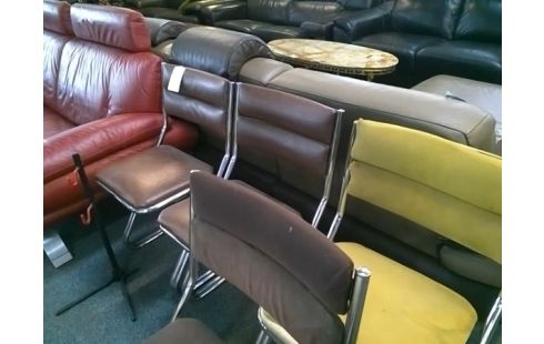 LOT DE 4 CHAISES MARRON (UNE EN L'ETAT)