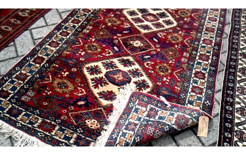 TAPIS NOUE MAIN BEIGE ROUGE BLEUE