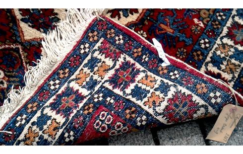 TAPIS NOUE MAIN BEIGE ROUGE BLEUE