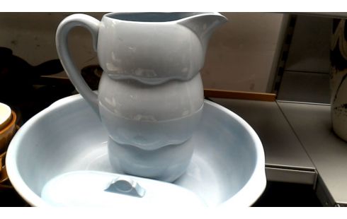 POT A EAU BLEUE