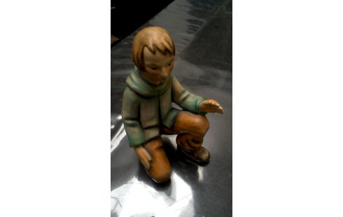 STATUETTE