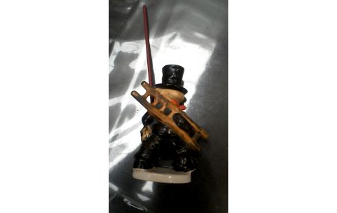 STATUETTE
