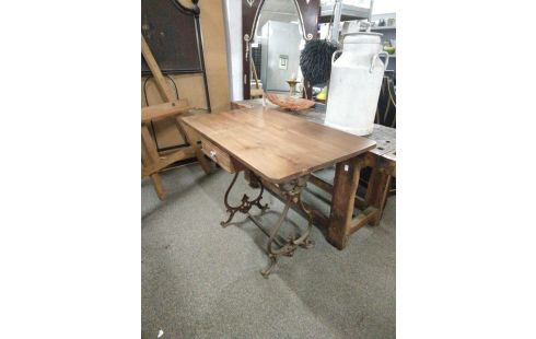 TABLE PIED MACHINE