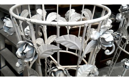 BLUMENTOPFSTÄNDER WEISS SCHMIEDEEISEN DAS STÜCK