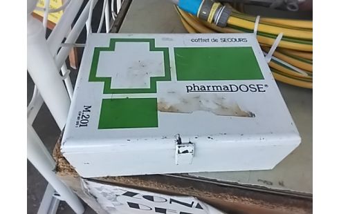 BOITE PHARMACIE METAL