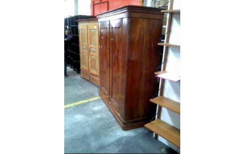 ARMOIRE CHAPEAU DE GENDARME