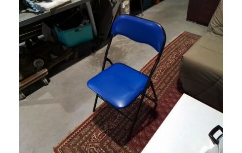 CHAISE PLIANTE BLEUE