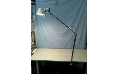 TISCHLAMPE <ARTEMIDE> M. TISCHKLEMME TOLOMEO