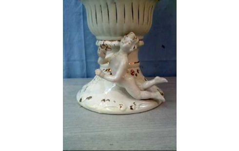 VASE MIT DECKEL GOLDFARB. VERZIERUNGEN