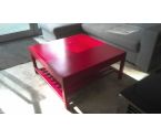 LAGE TAFEL ROOD IN DE STAAT