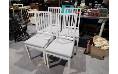 LOT DE 4 CHAISES BLANCHE ASSISE GRISE